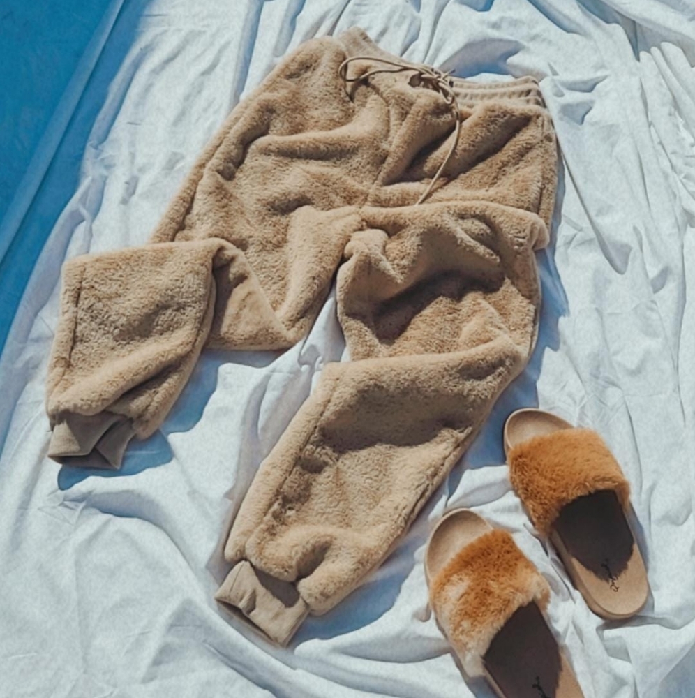 🚨The Comfy Collection// Beige Jogger - Picture 3 of 5